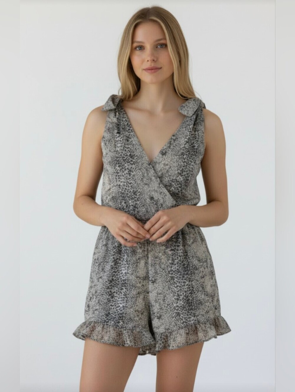 NWOT! VENUS! TAN & BROWN SNAKESKIN PRINT CHIFFON OVER WHITE ROMPER, SHORTS! SZ 4